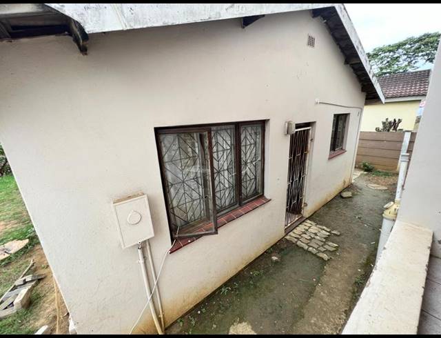 4 BEDROOM HOUSE FOR SALE IN NEWLANDS WEST